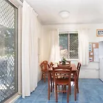 Yamba Towers 2 - Ljhooker Yamba