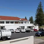 Totally Beachin\' Two Bed, Prime Holiday Location Walk To Everything!