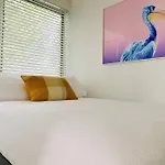 Totally Beachin\' Two Bed, Prime Holiday Location Walk To Everything!