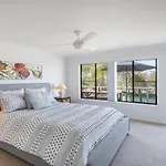 Copacabana House - Absolute Waterfront, Private Jetty