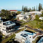 Swell Yamba, Iconic 7 Bedroom House On The Hill With Amazing Bay Views