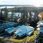Swell Yamba, Iconic 7 Bedroom House On The Hill With Amazing Bay Views