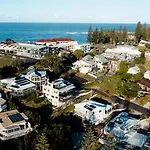 Swell Yamba, Iconic 7 Bedroom House On The Hill With Amazing Bay Views