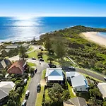 Spindrift Lowerdeck Beach Front Location! Wifi+++