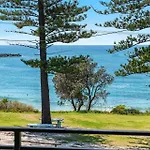Arcoola 1 - Overlooking Main Beach