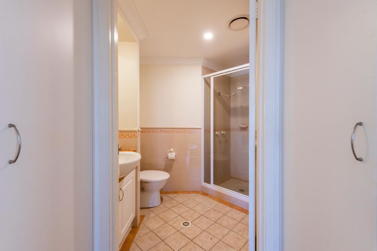 Breakers Unit 1 3 - Ljhooker *