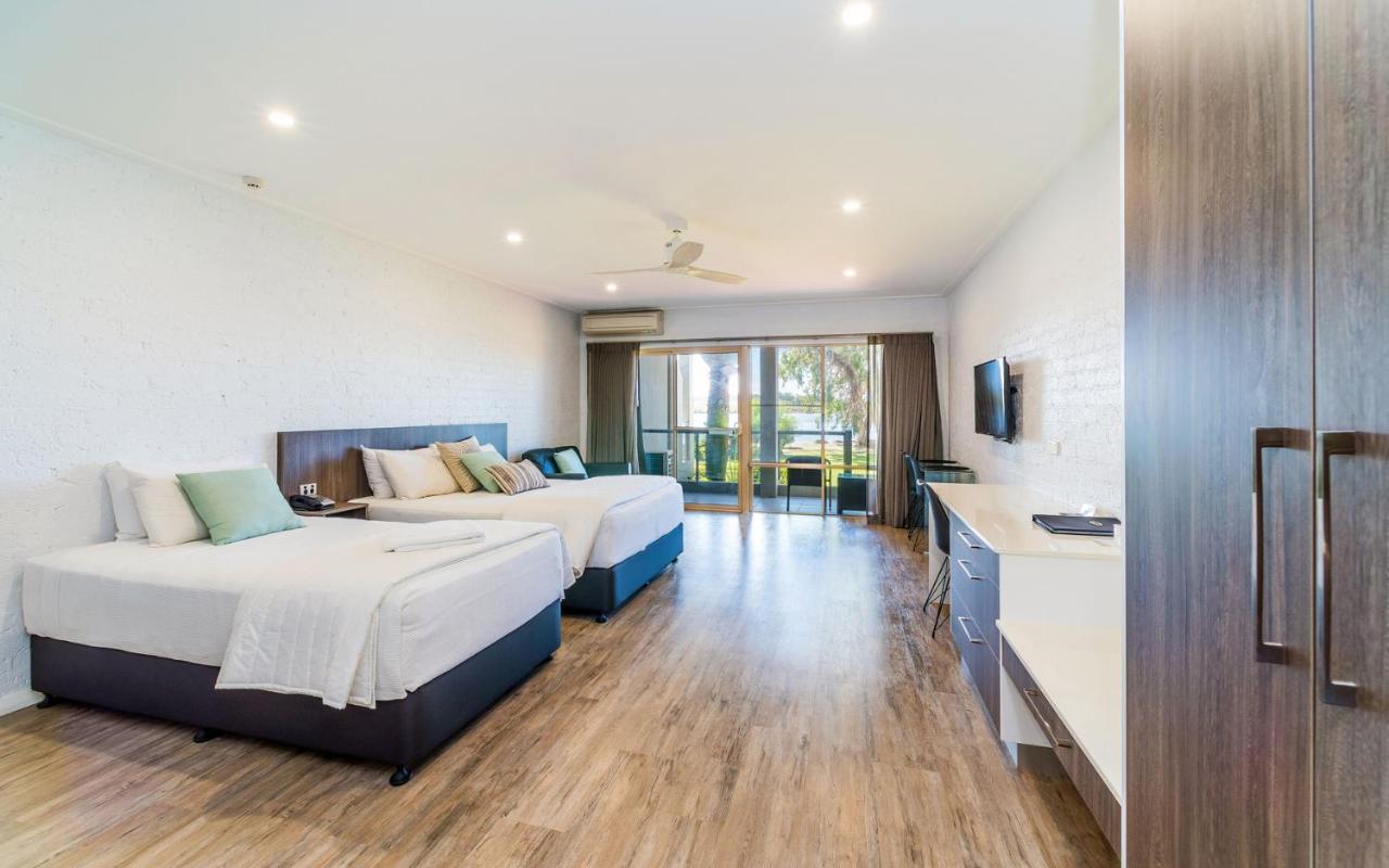Moby Dick Waterfront Motel 3*