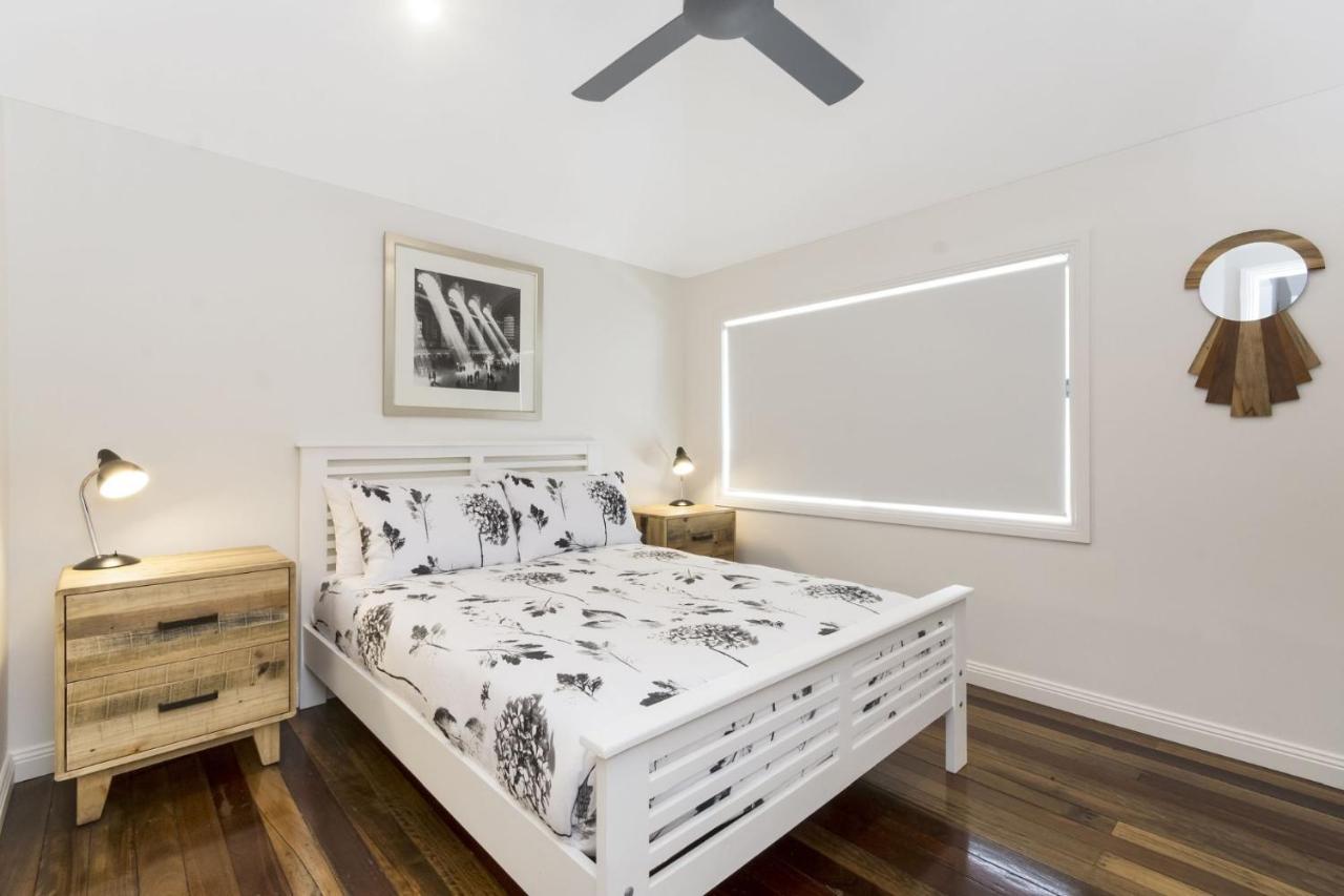 High Fives - In The Heart Of Town And Pet Friendly