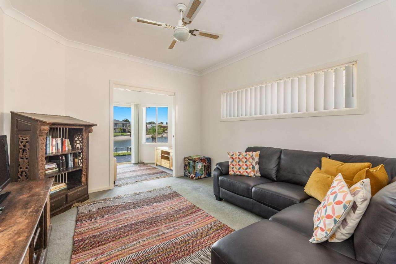 Ponderosa - Pet Friendly Waterfront Holiday home