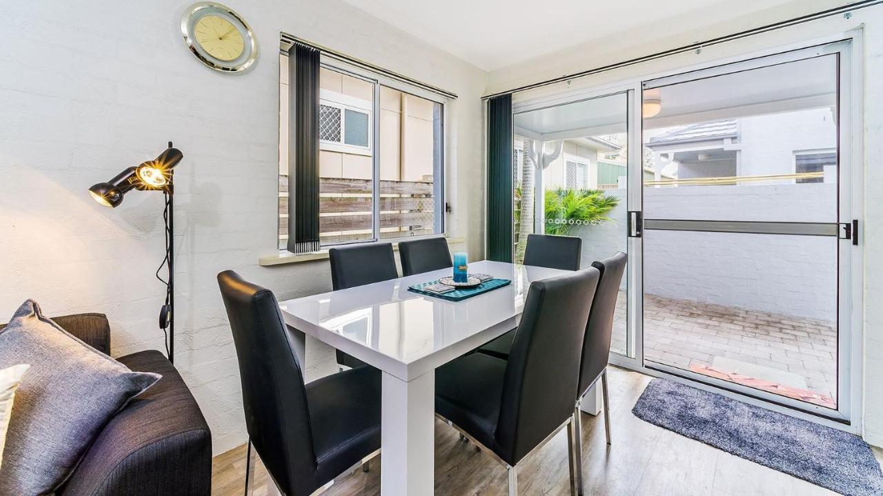 Apartment Red Rock - Townhouse In Town