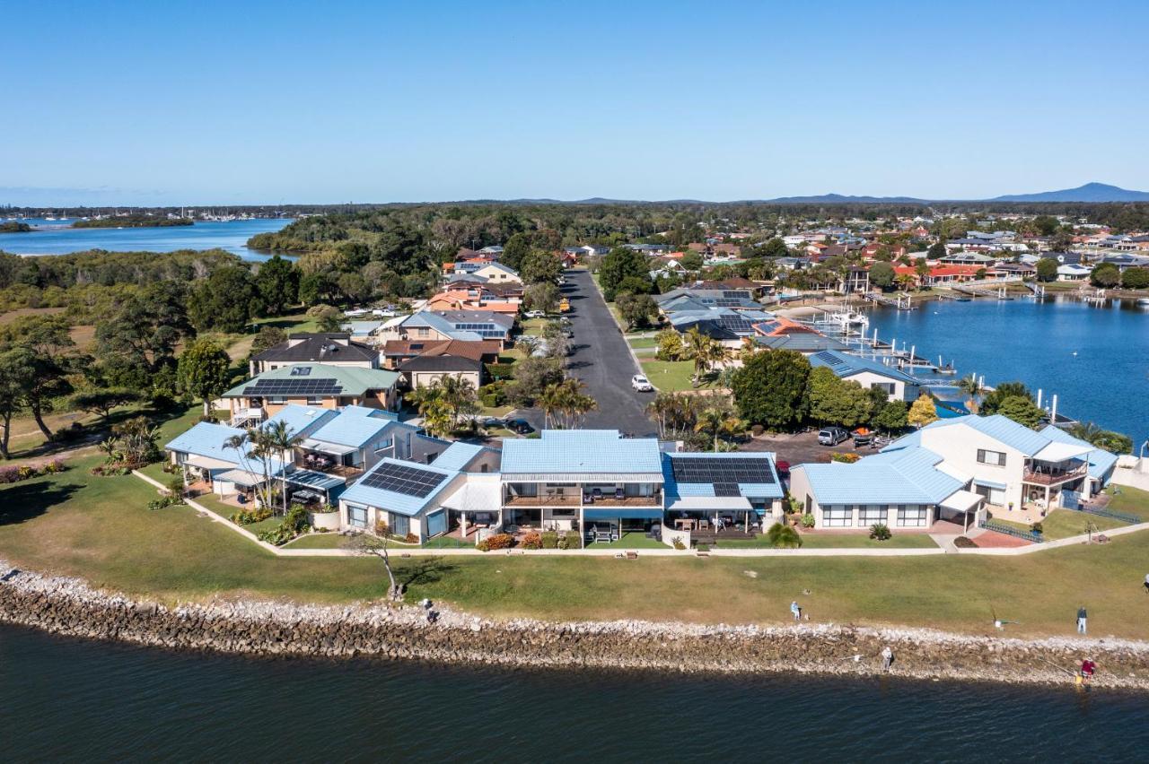 Peninsula Court 5 - Ljhooker *