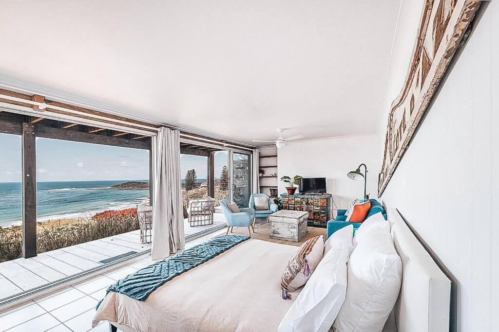 Apartment Bay . Pacific