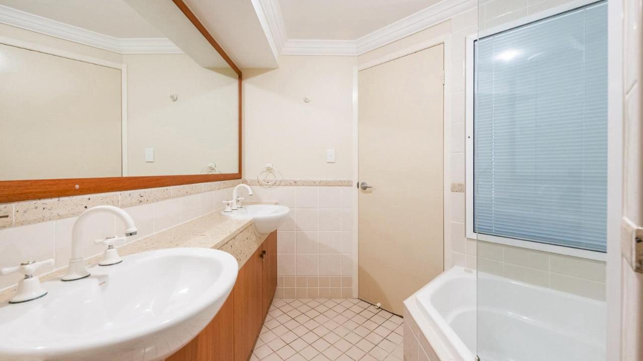 Breakers 2 - 7, 18 - 20 Pacific Parade Holiday home