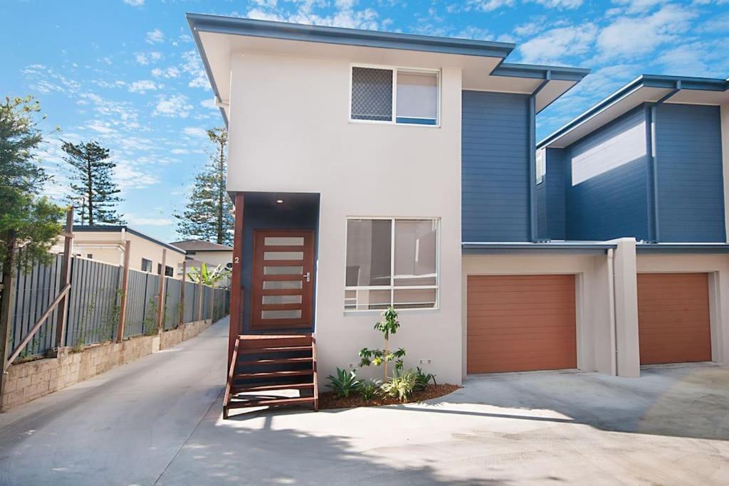 Luxury Townhouse! Walking Distance To Everything! Yamba