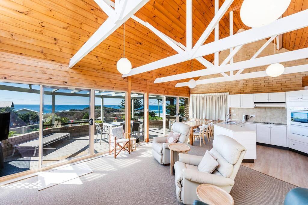 Location+ Ocean & Headland Views. Wifi, Linen +