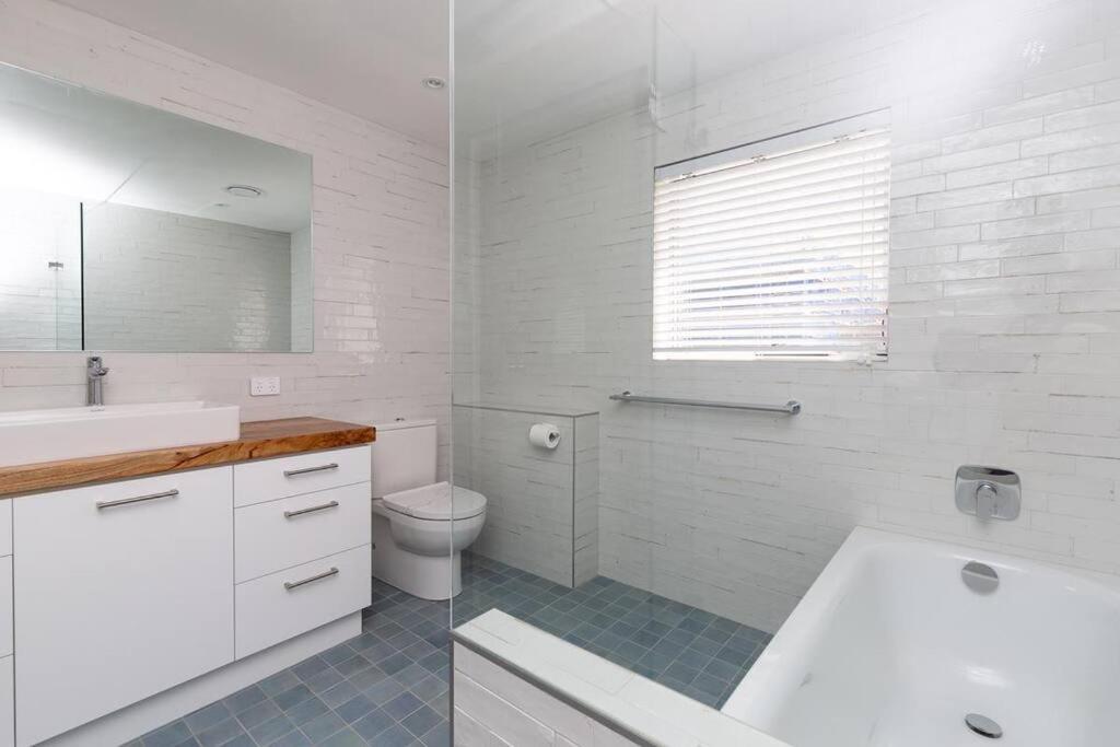 Luxe Oceanfront Penthouse! Yamba's Suncrest 5 *