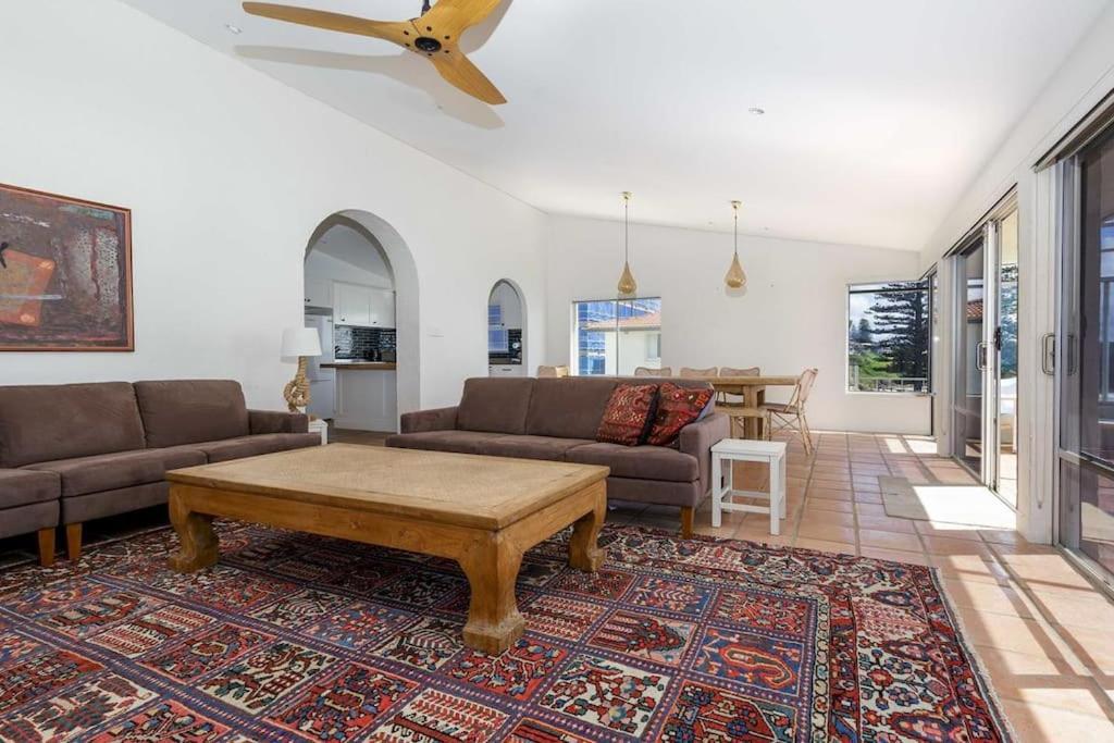 Luxe Oceanfront Penthouse! Yamba's Suncrest 5 Yamba