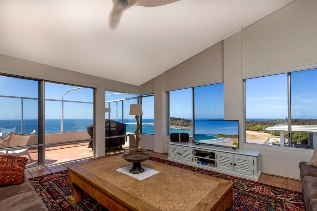 Holiday home Luxe Oceanfront Penthouse! Yamba's Suncrest 5 Yamba