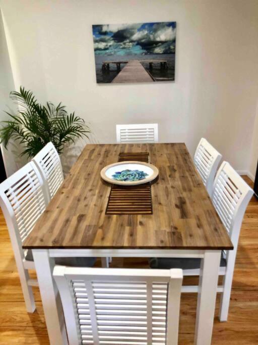 Deluxe Escape! Central, New & Spacious 3 Bed * Yamba