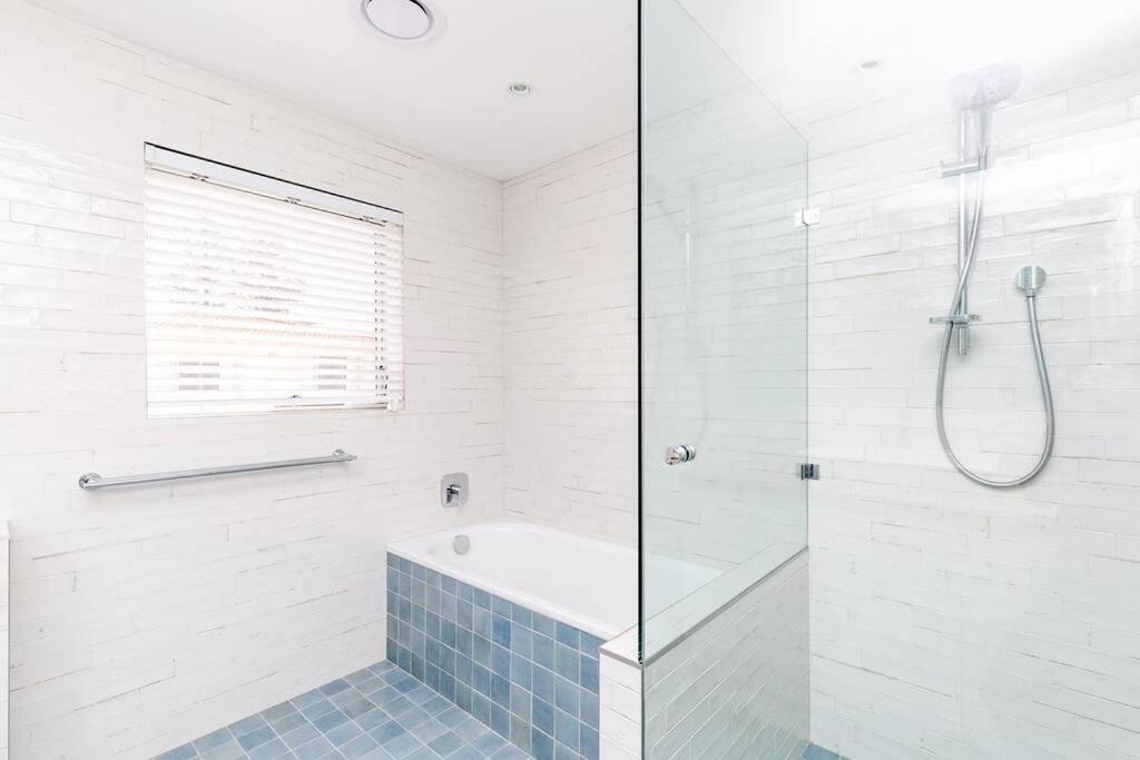 Holiday home Luxe Oceanfront Penthouse! Yamba's Suncrest 5 *