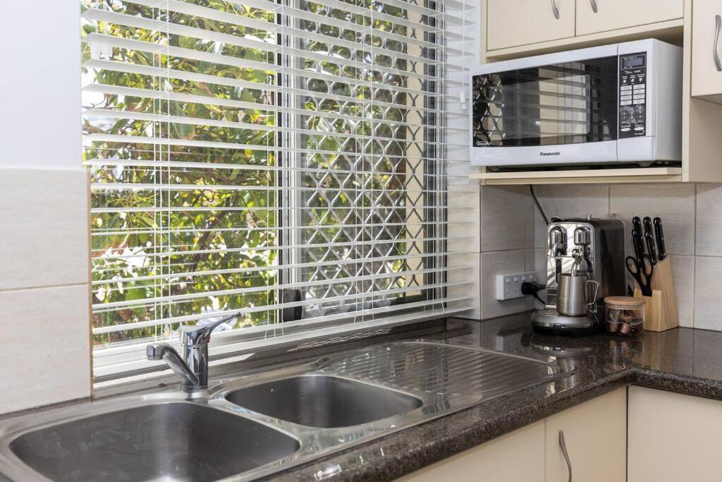 Apartment Totally Beachin' Two Bed, Prime Location Walk To Everything!
