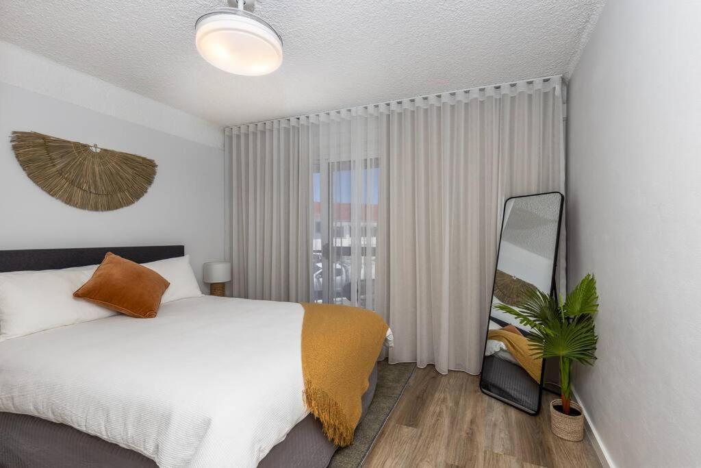 Apartment Totally Beachin' Two Bed, Prime Location Walk To Everything!