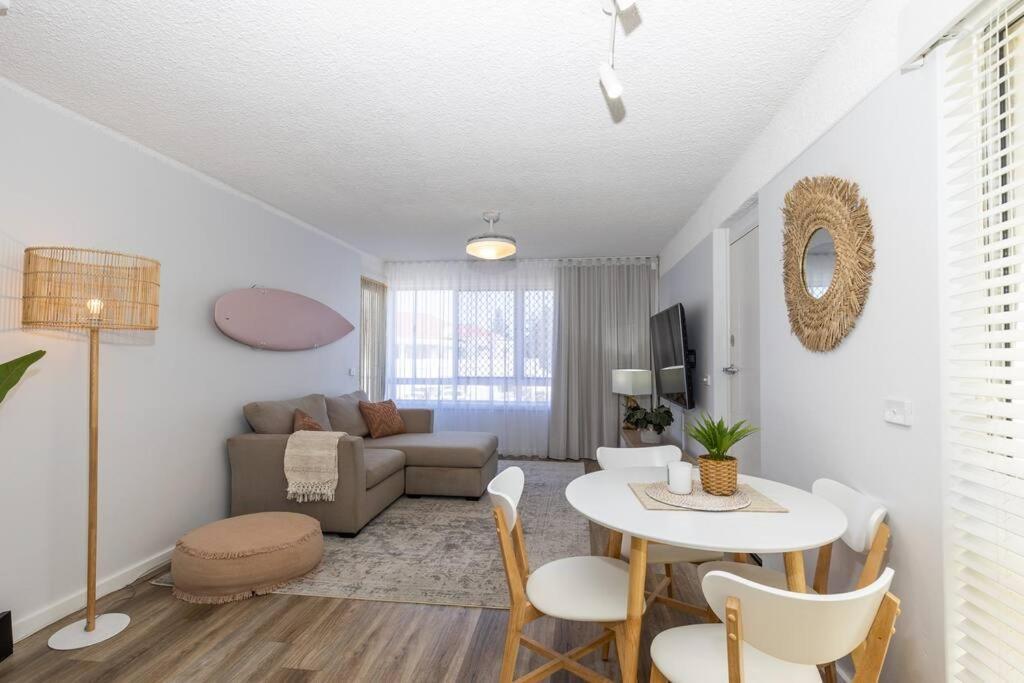 Apartment Totally Beachin' Two Bed, Prime Location Walk To Everything! Yamba