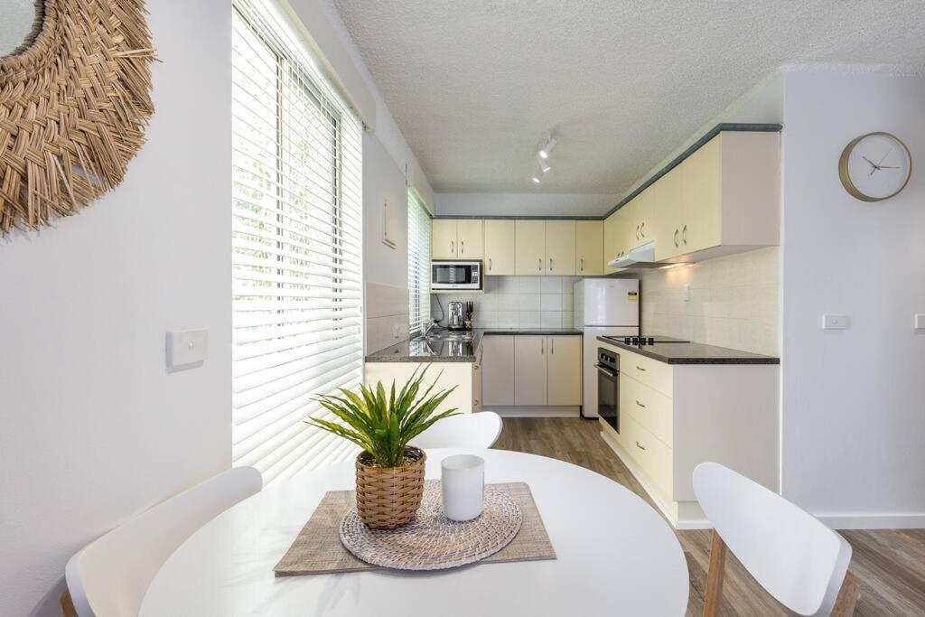 Totally Beachin' Two Bed, Prime Location Walk To Everything! * Yamba
