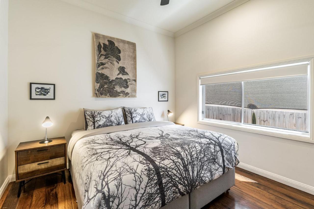 High Fives - In The Heart Of Town And Pet Friendly Holiday home *