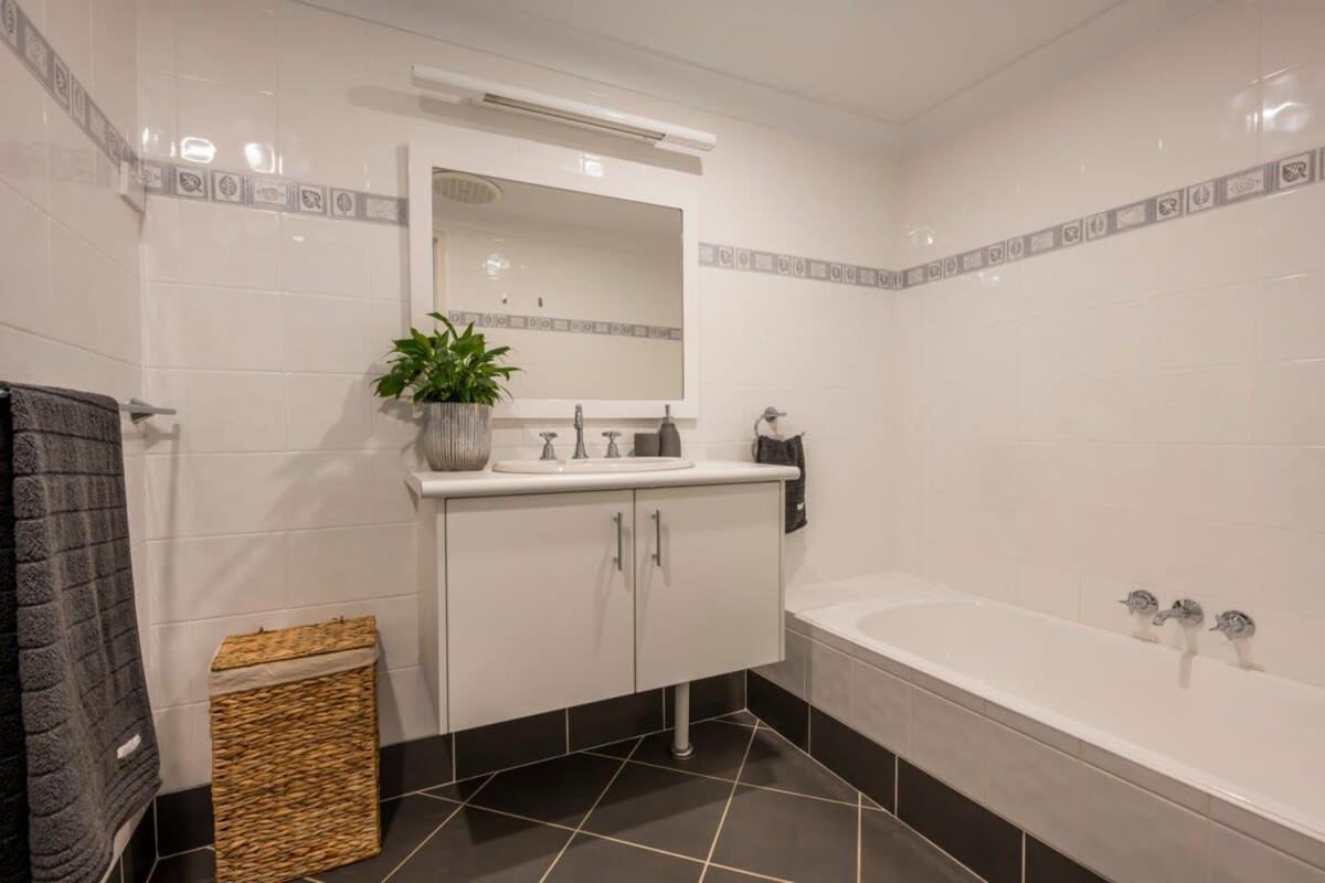 La Ronde One - Unit 1 - Oceanstays
