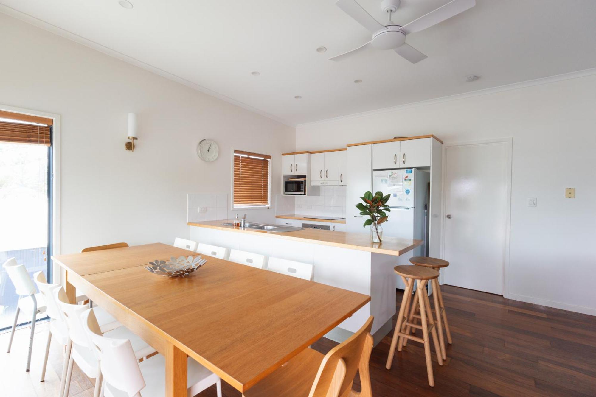 Six River - Ljhooker * Yamba
