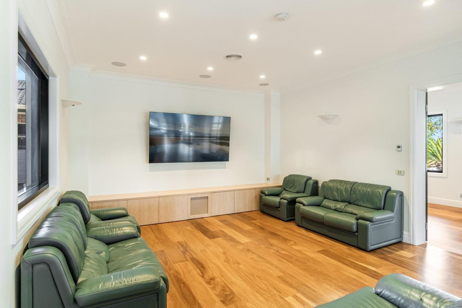 Jasmine Cove - Exclusive Waterfront Estate Holiday home Yamba