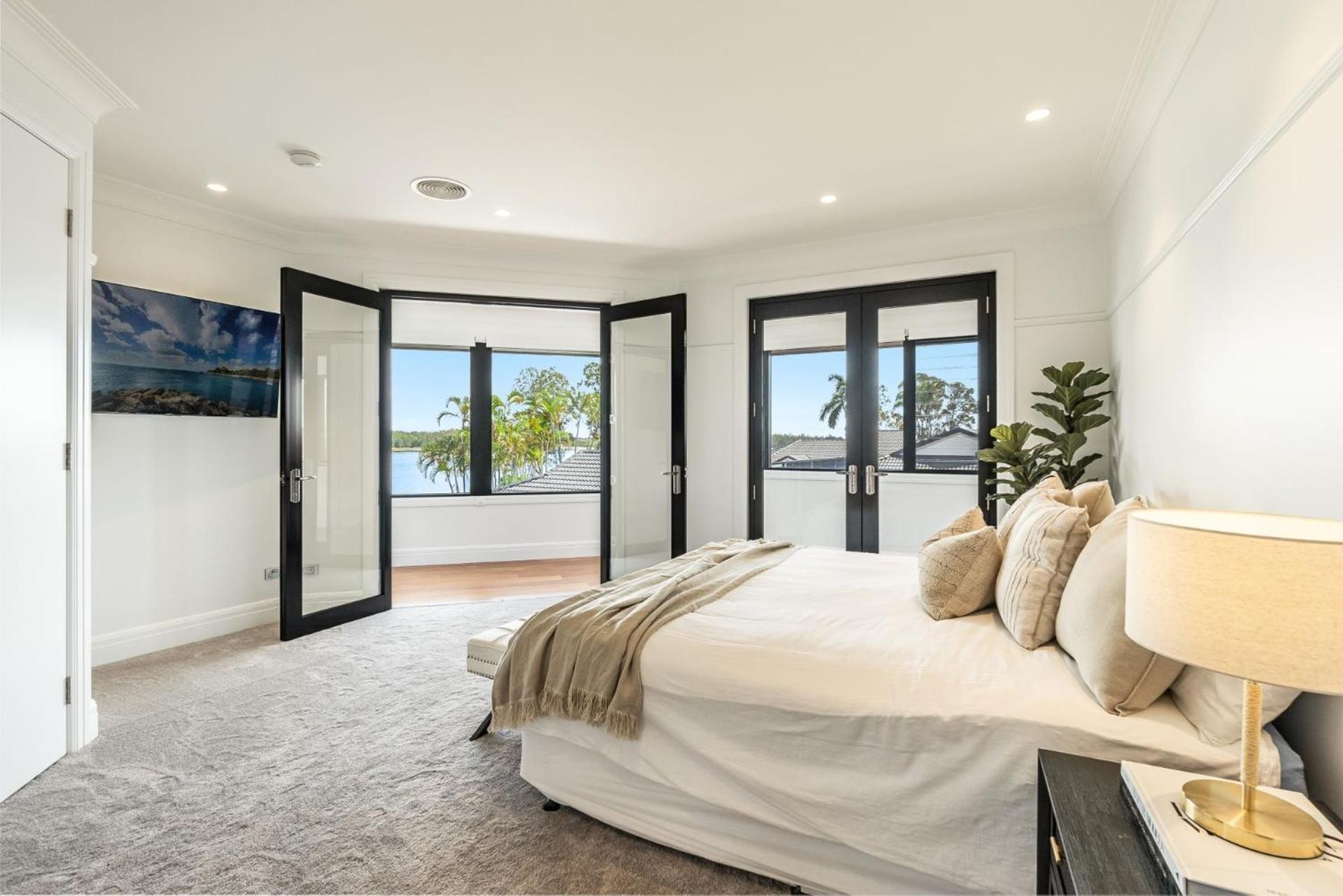 Holiday home Jasmine Cove - Exclusive Waterfront Estate Yamba