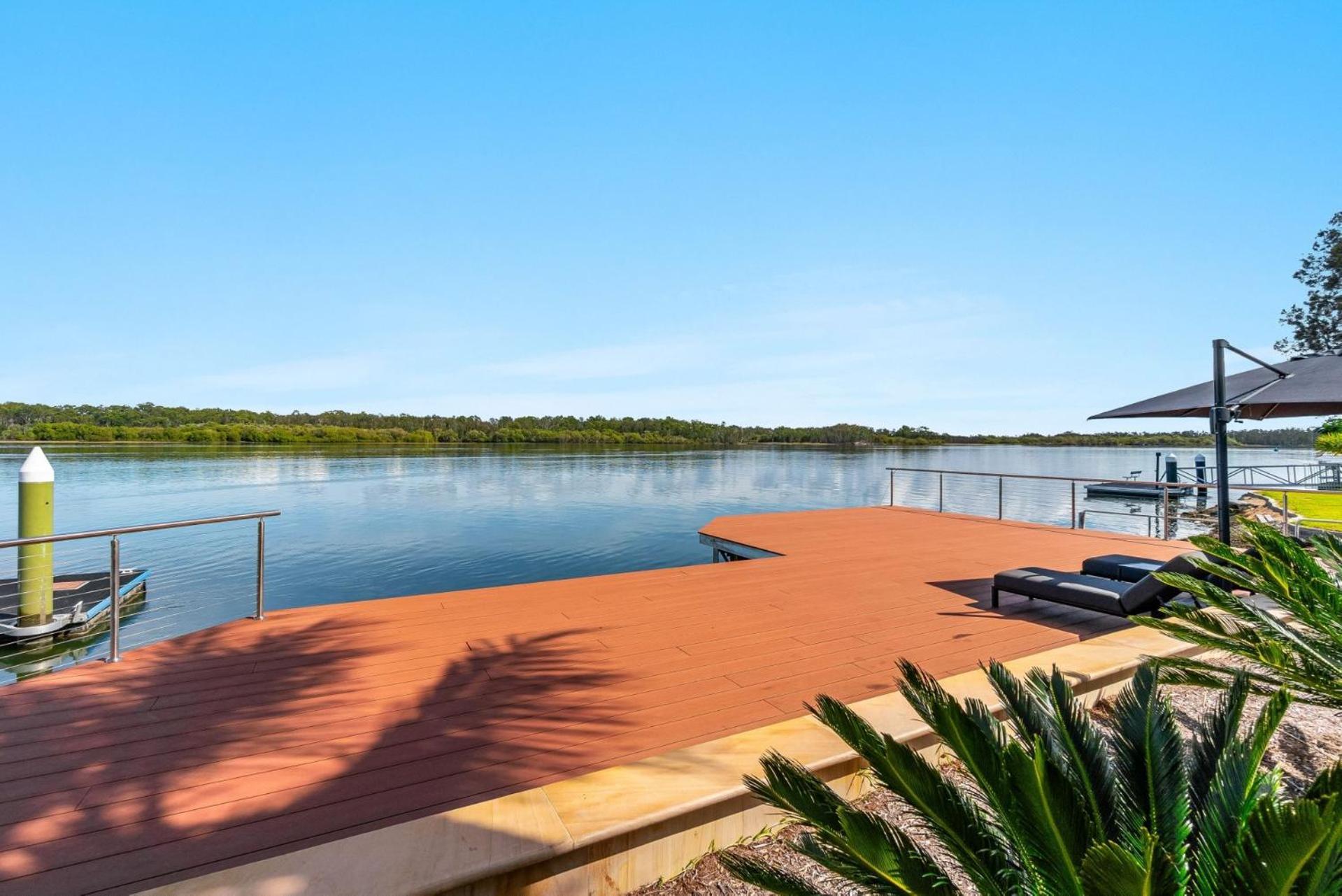 Jasmine Cove - Exclusive Waterfront Estate Holiday home