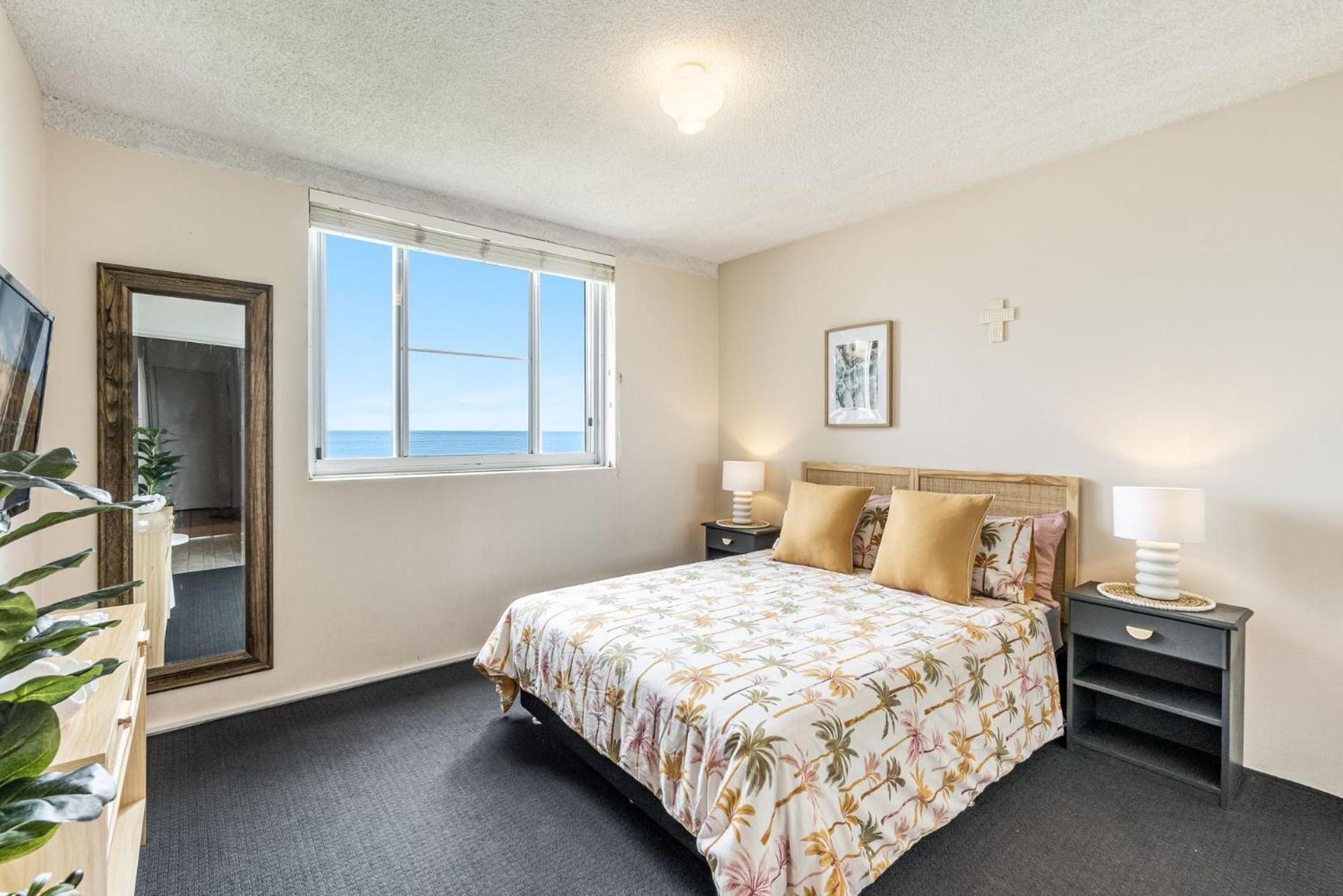 Craigmore 7 - Front Row Seats To Sunrise Apartment