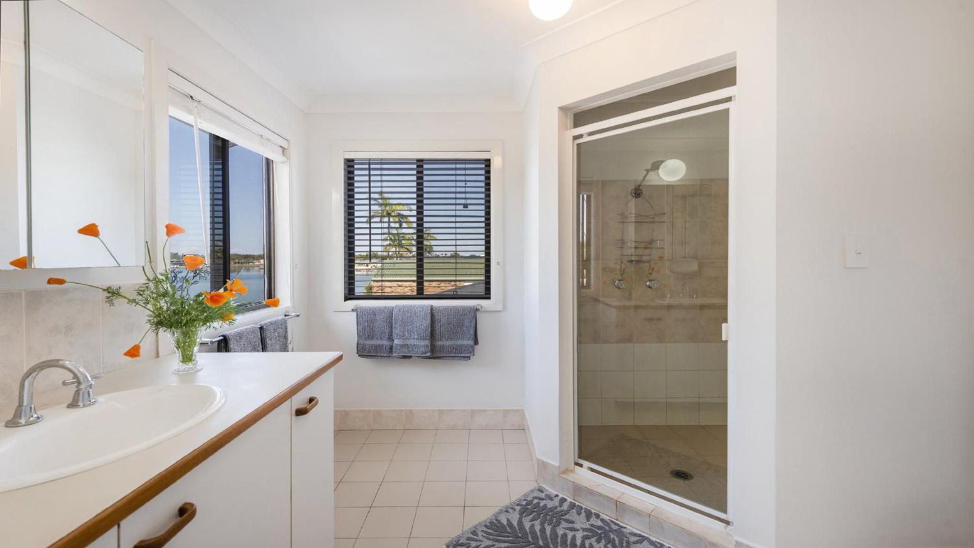 Holiday home Copacabana House - Absolute Waterfront, Private Jetty Yamba