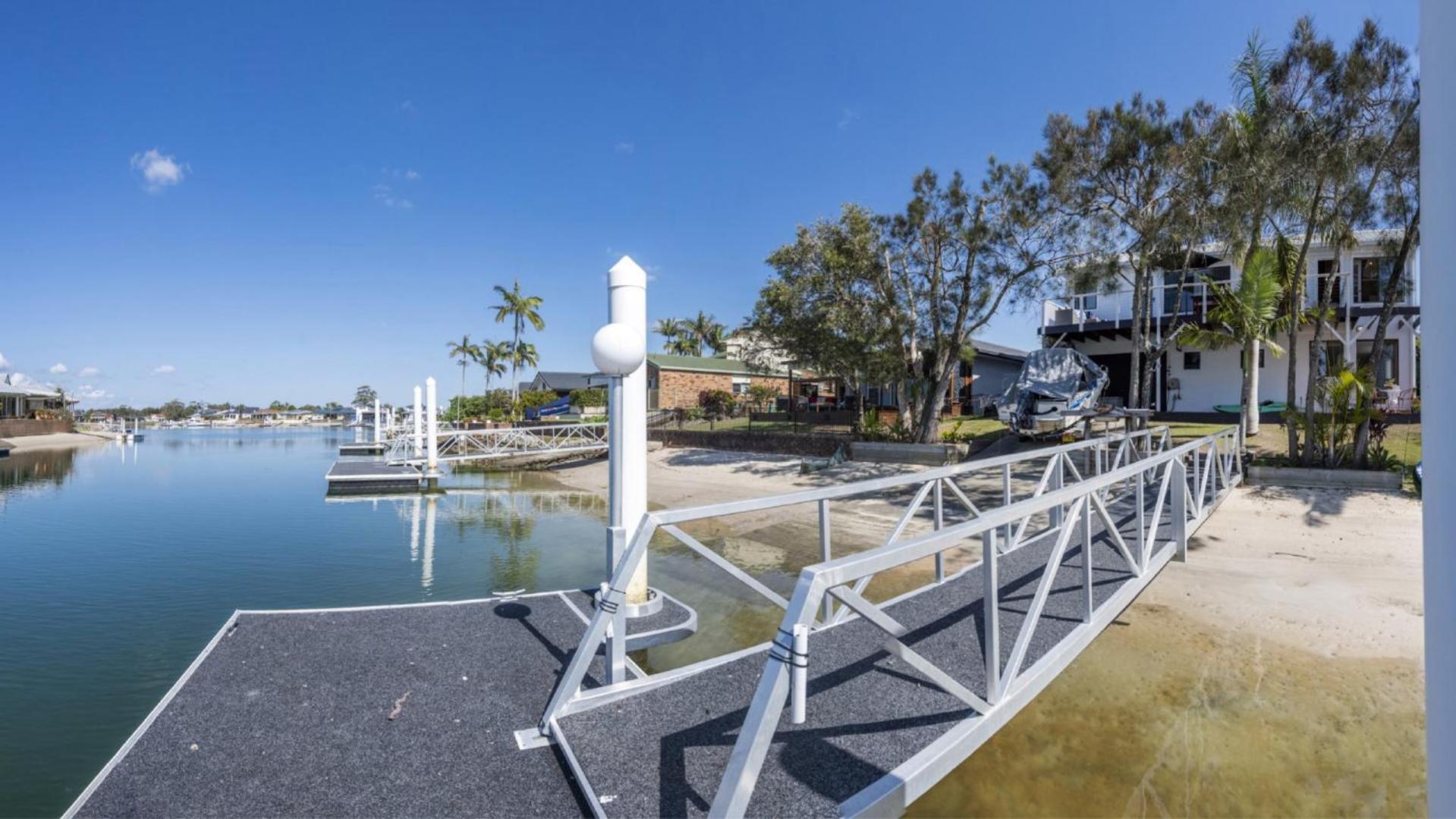 Holiday home Copacabana House - Absolute Waterfront, Private Jetty