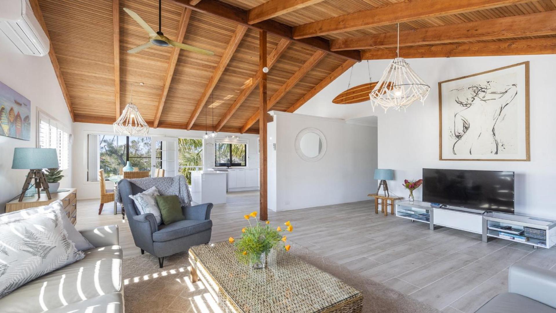 Copacabana House - Absolute Waterfront, Private Jetty Yamba