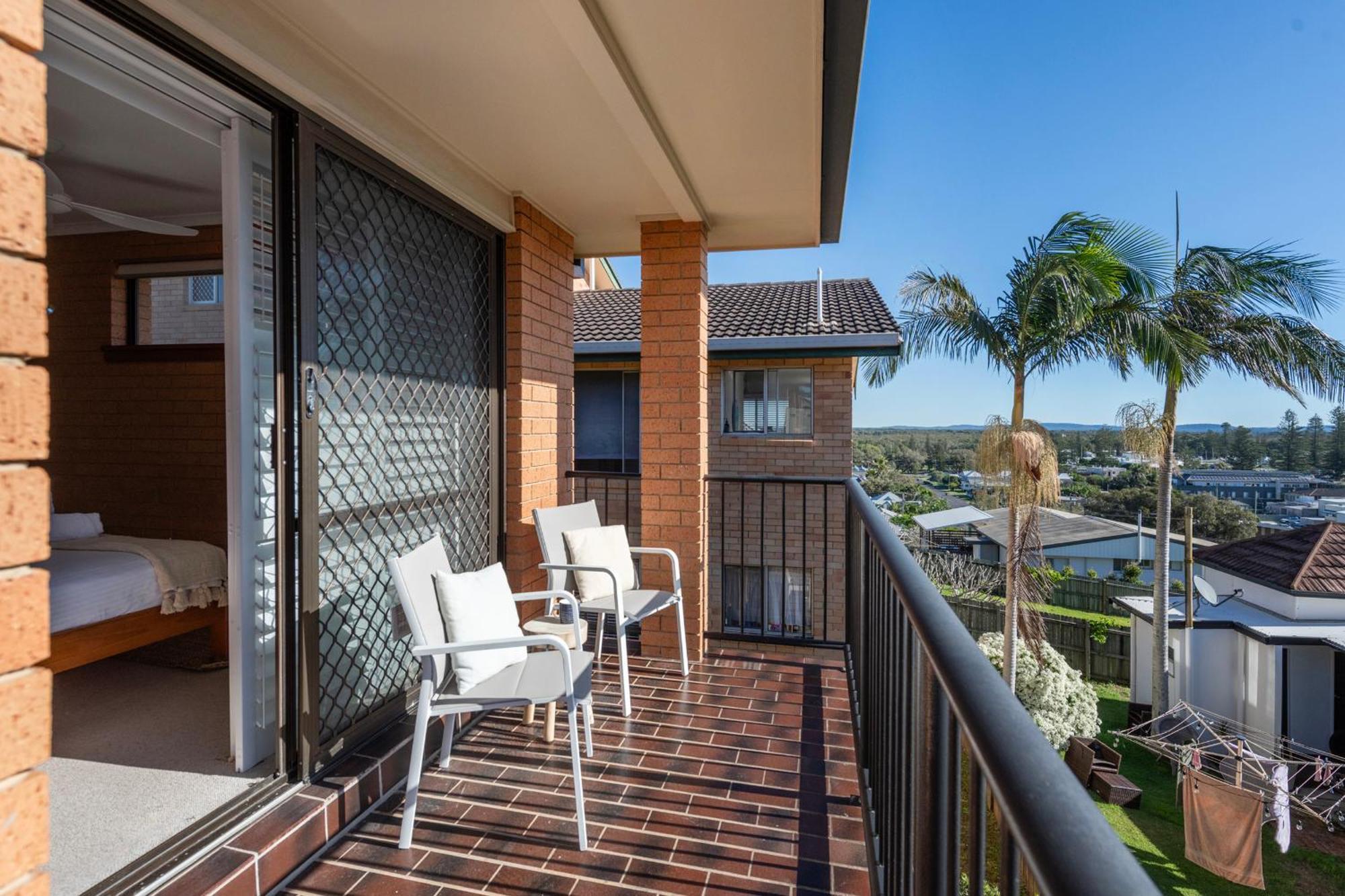 Elsewhere 3 - Ljhooker Yamba