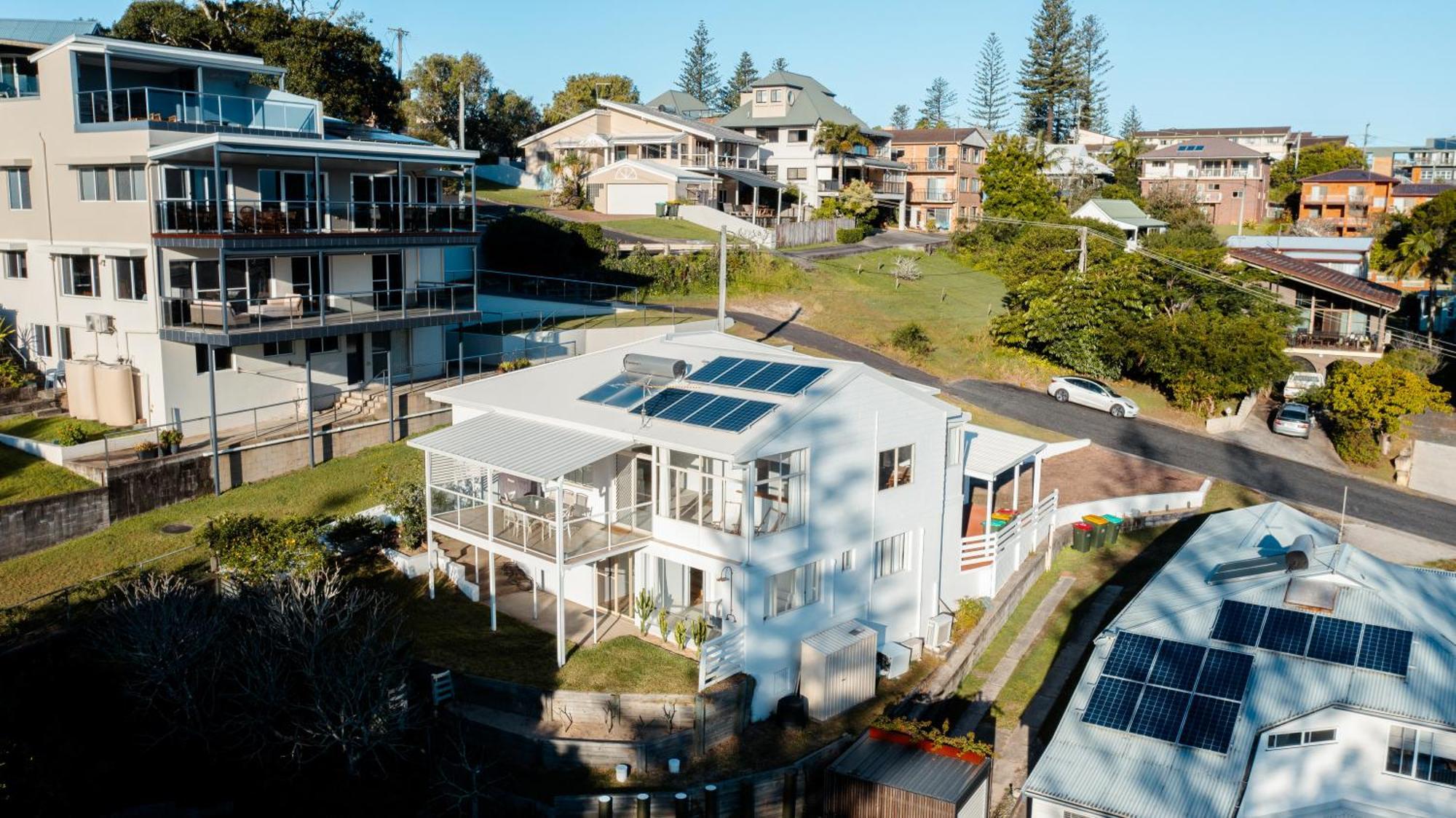Swell Yamba, Iconic 7 Bedroom House On The Hill With Amazing Bay Views Holiday home *