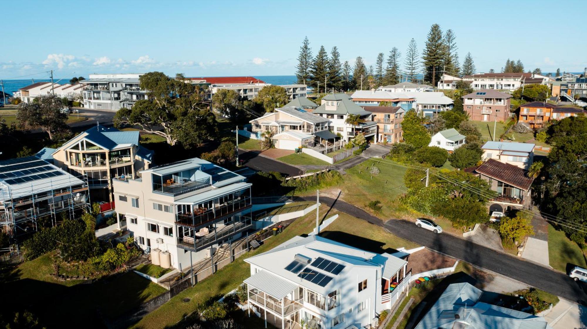 Swell Yamba, Iconic 7 Bedroom House On The Hill With Amazing Bay Views * Yamba