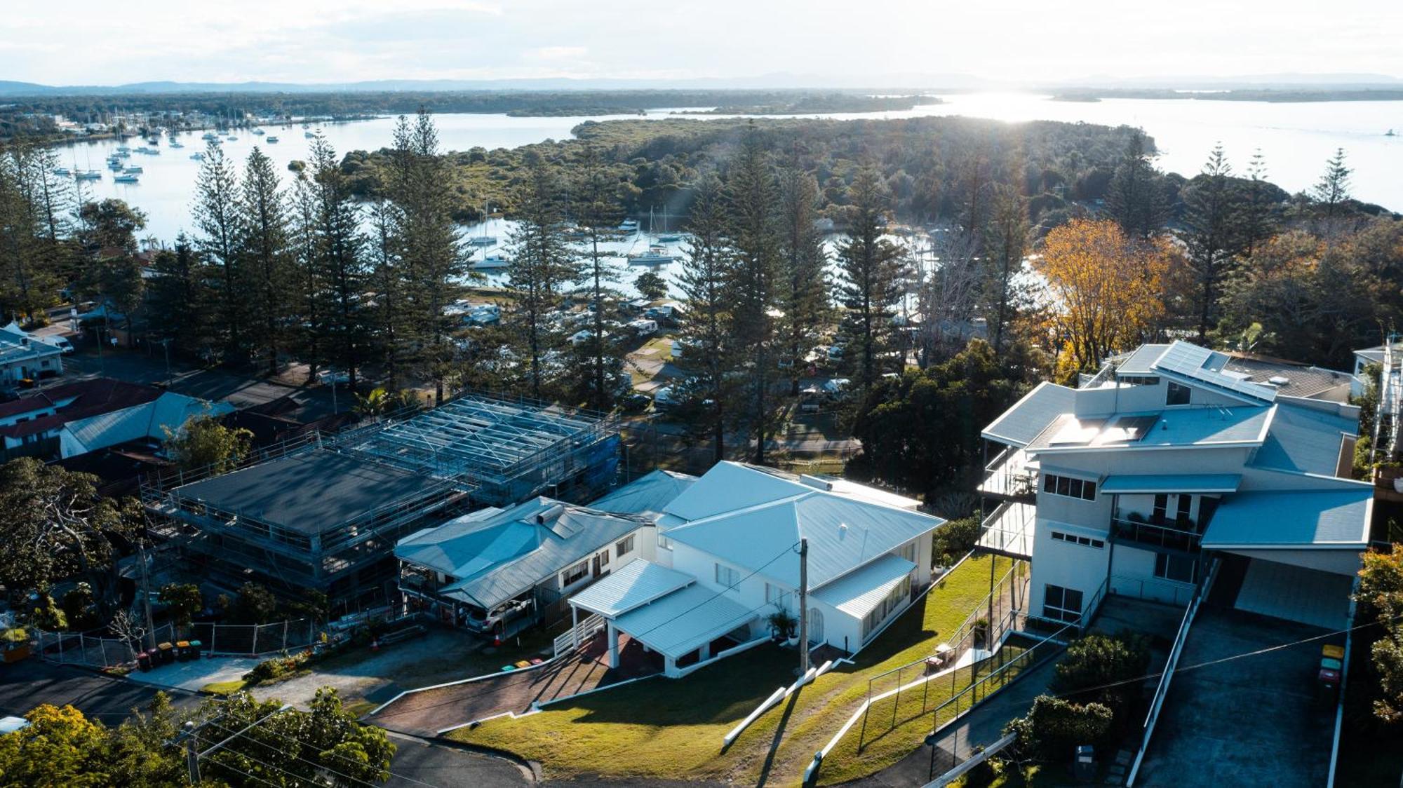 Swell Yamba, Iconic 7 Bedroom House On The Hill With Amazing Bay Views * Yamba