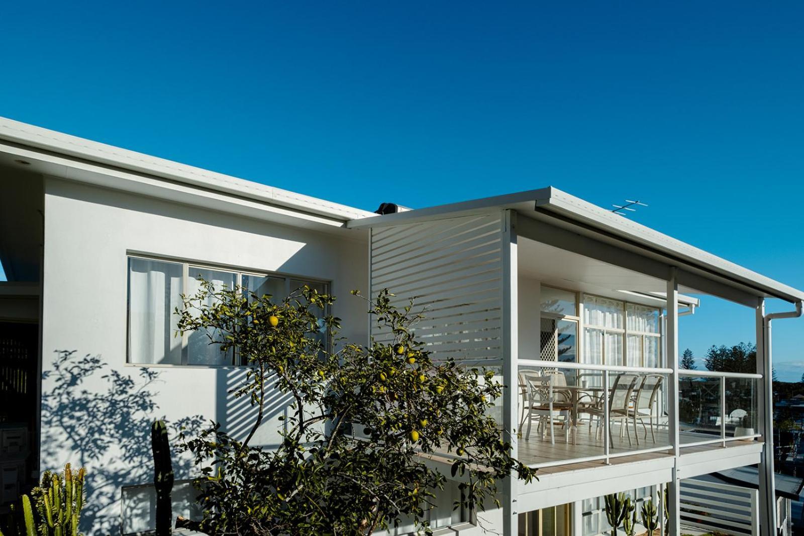 Holiday home Swell Yamba, Iconic 7 Bedroom House On The Hill With Amazing Bay Views
