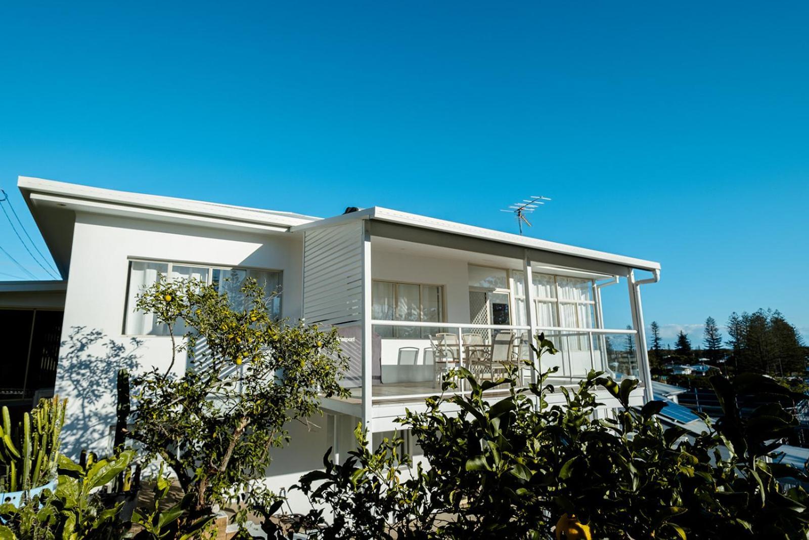 Swell Yamba, Iconic 7 Bedroom House On The Hill With Amazing Bay Views Holiday home Yamba