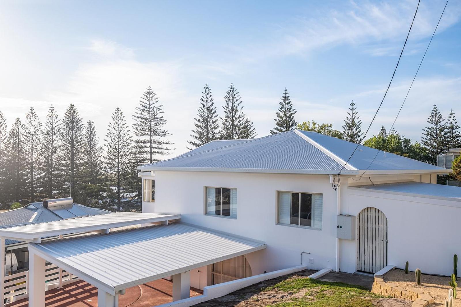 Swell Yamba, Iconic 7 Bedroom House On The Hill With Amazing Bay Views Holiday home