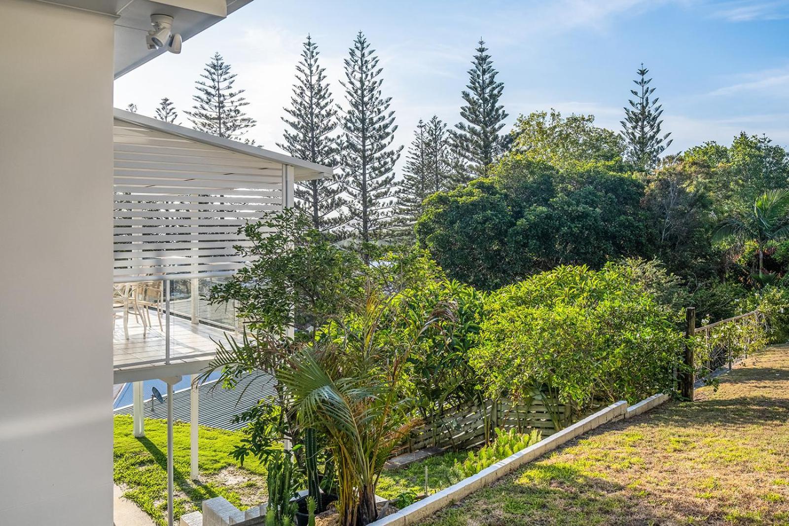 Holiday home Swell Yamba, Iconic 7 Bedroom House On The Hill With Amazing Bay Views