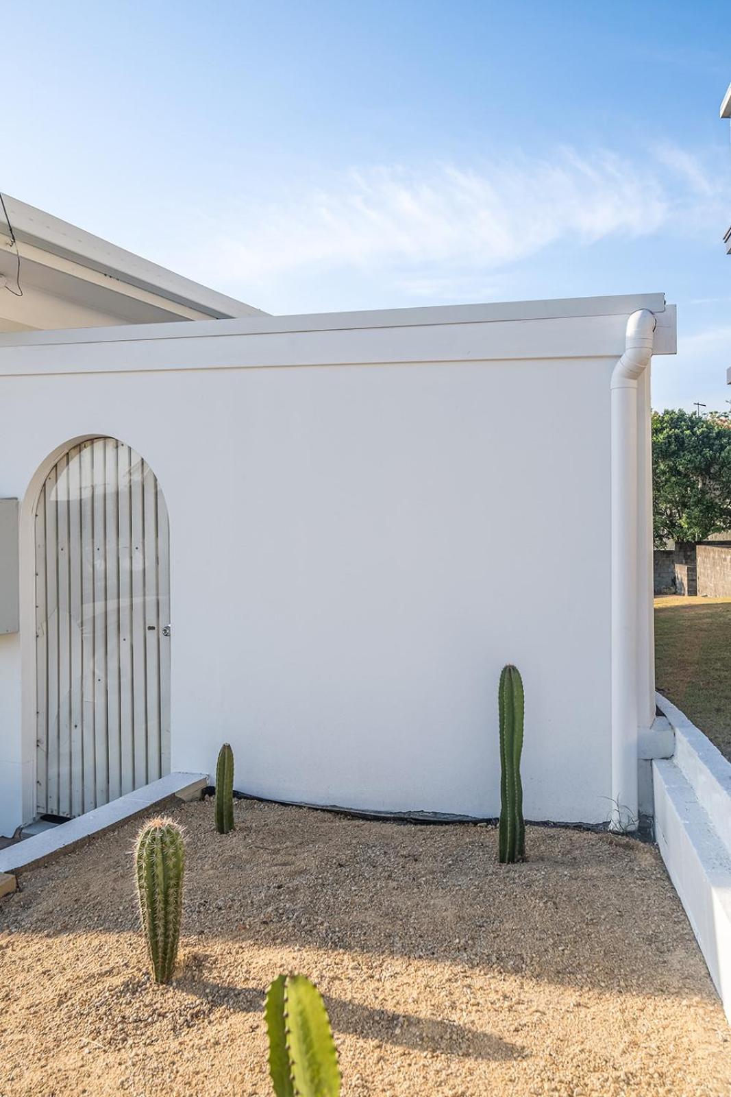 Swell Yamba, Iconic 7 Bedroom House On The Hill With Amazing Bay Views Holiday home