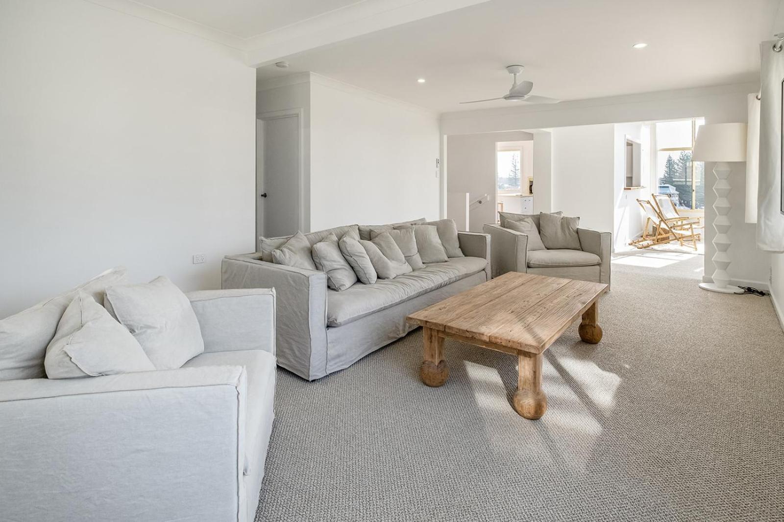Holiday home Swell Yamba, Iconic 7 Bedroom House On The Hill With Amazing Bay Views