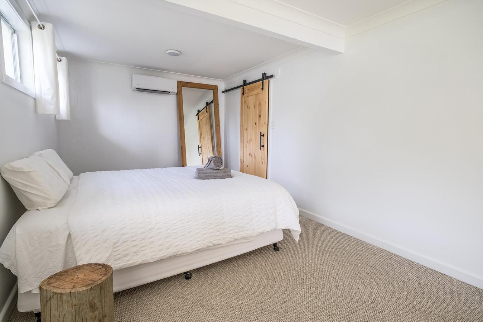 Swell Yamba, Iconic 7 Bedroom House On The Hill With Amazing Bay Views Holiday home *