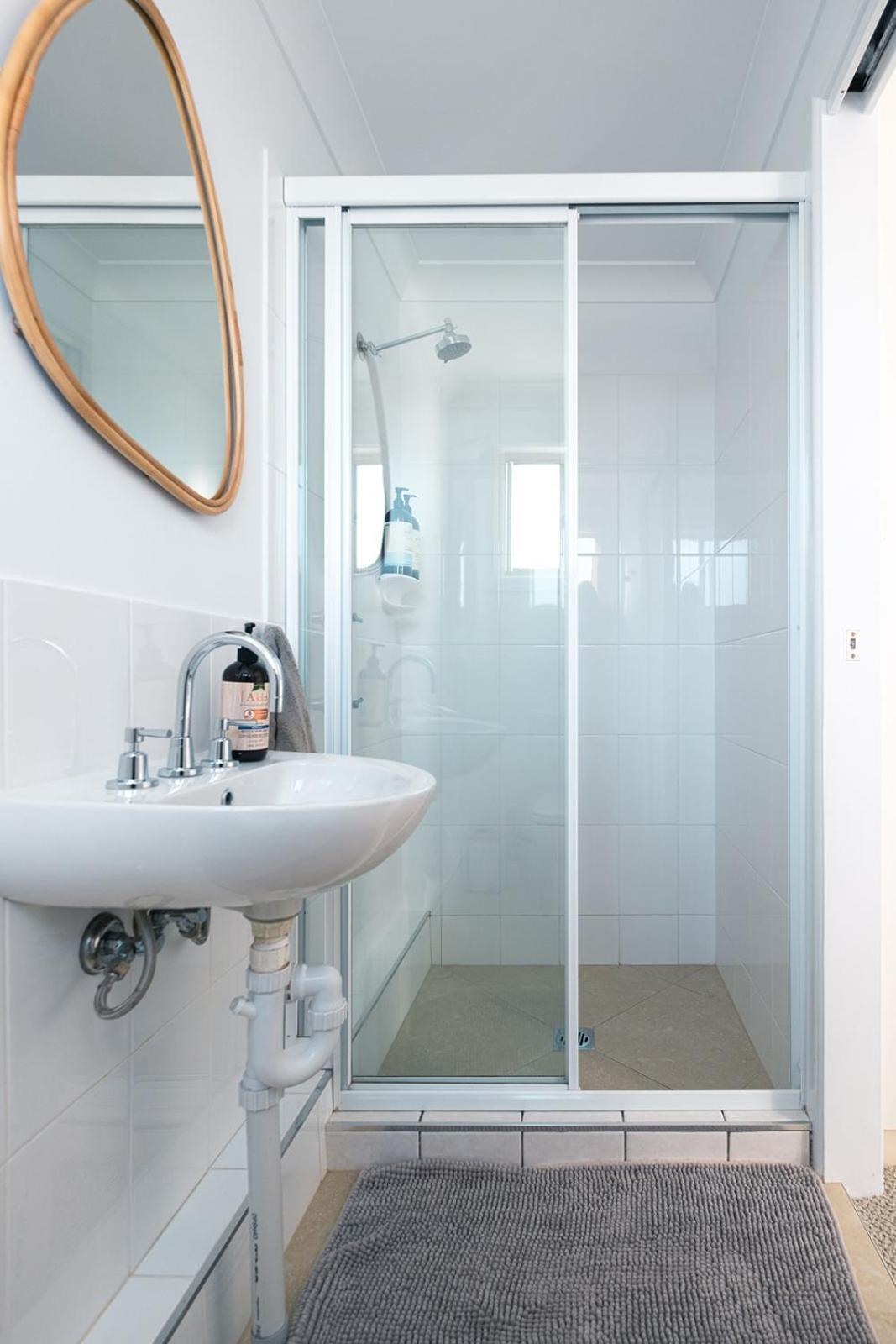 Swell Yamba, Iconic 7 Bedroom House On The Hill With Amazing Bay Views Holiday home Yamba